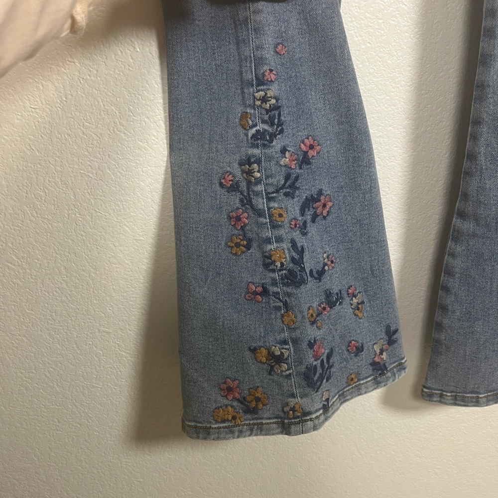 Jessica Simpson Daisy Flare Jeans Light Wash Floral Embroidered Size 10 Boho - Picture 3 of 12